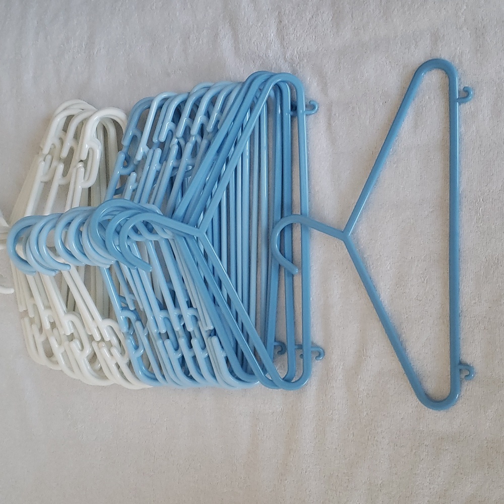 Kids hangers, total 32 hangers